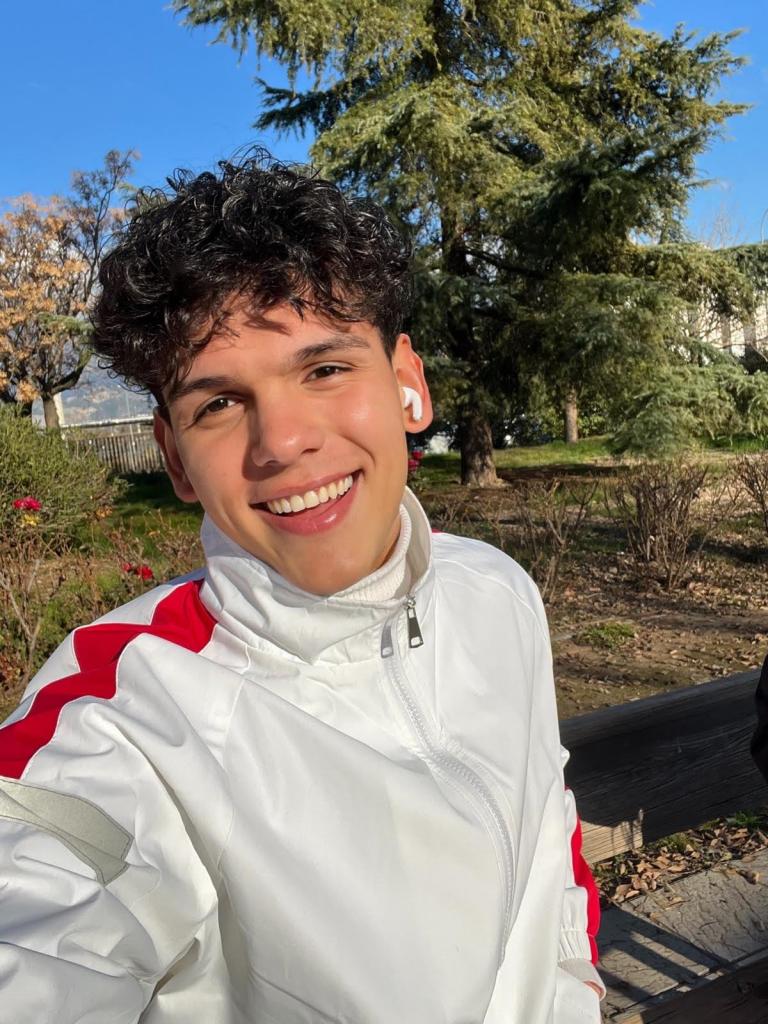 614682863: Chico busca chica en Granada