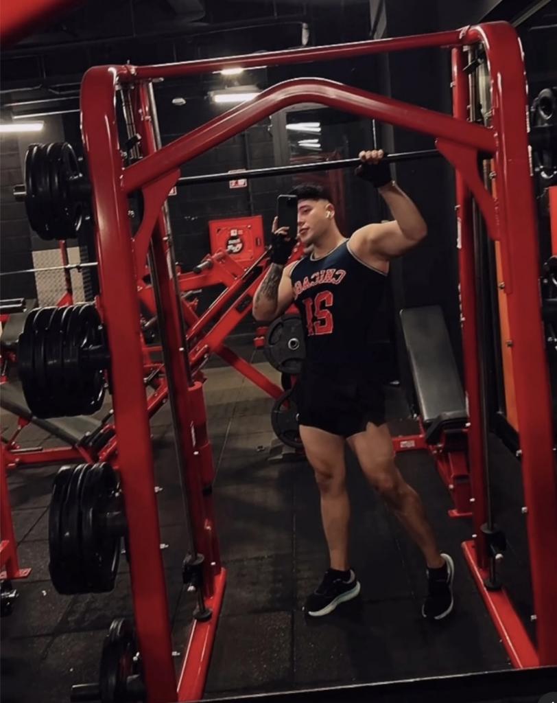 Chico busca chica en Granada: 