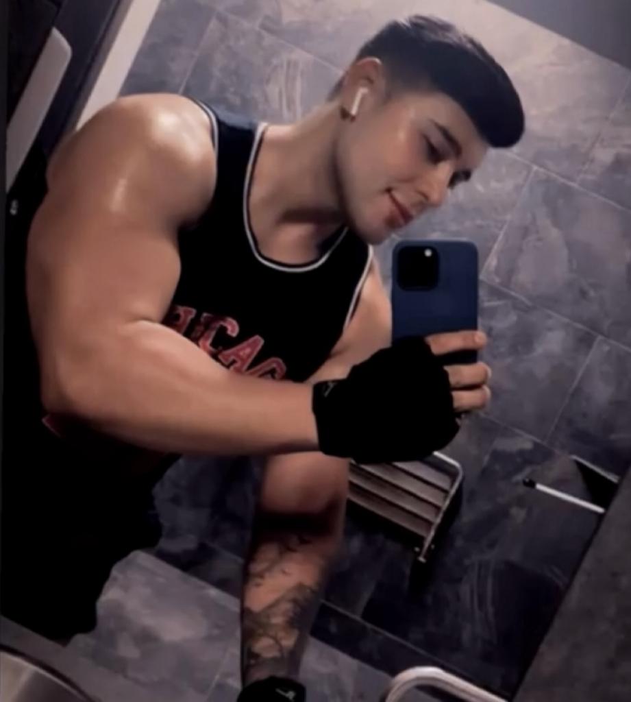 Chico busca chica en Granada: 