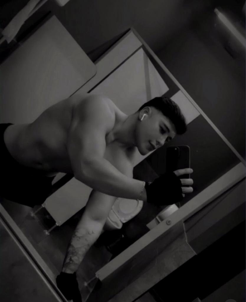 Chico busca chica en Granada: 