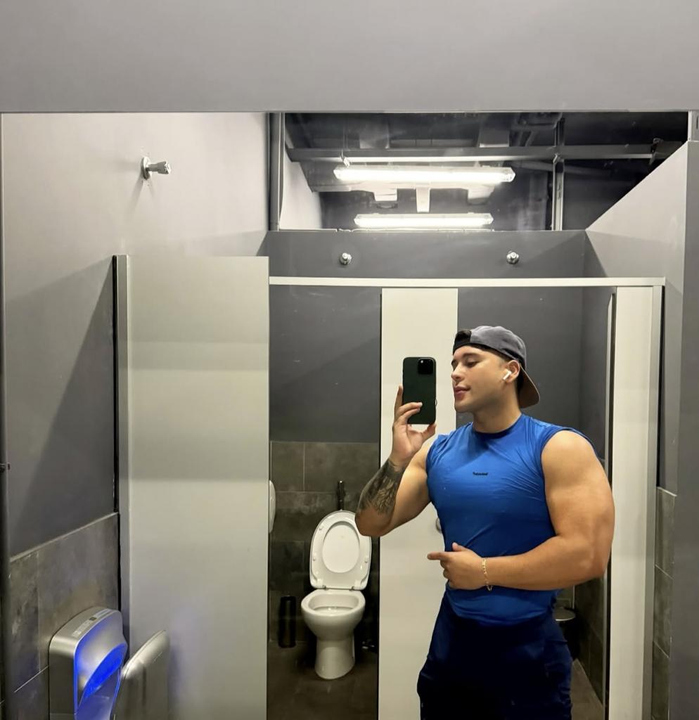 Chico busca chica en Granada: 