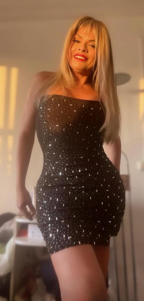 697443245: Travesti en Álava