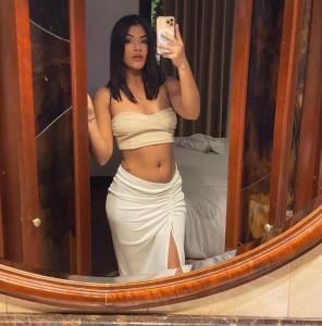 695772668: Chica busca chico en Málaga