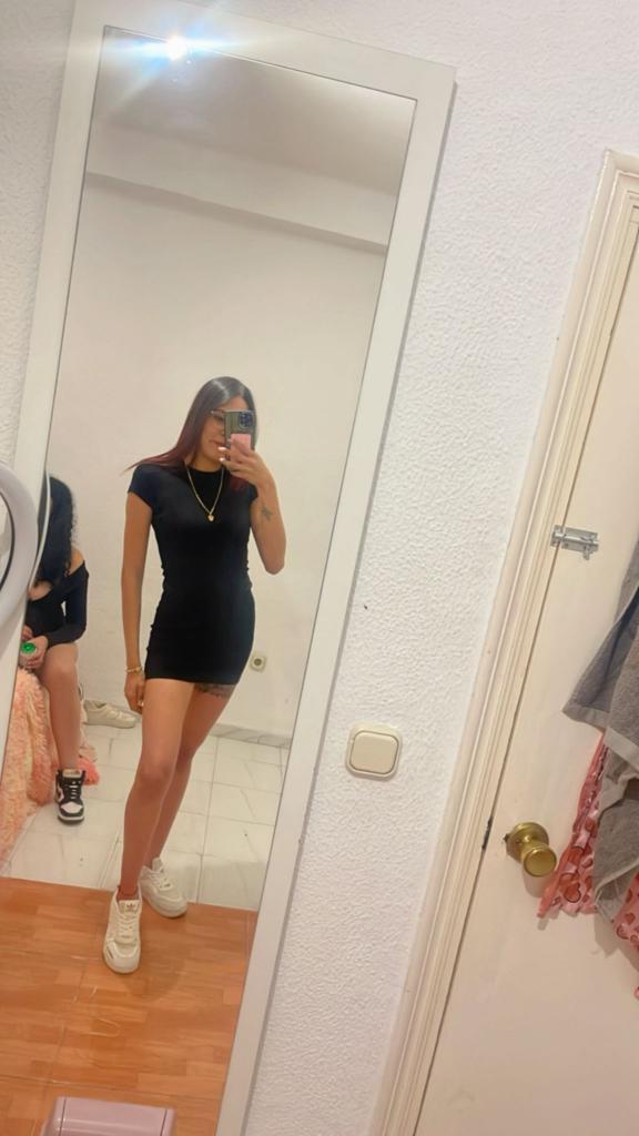 664253028: Chica busca chico en Sevilla