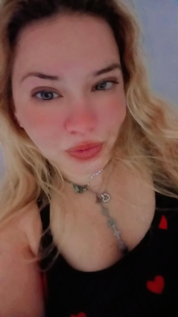 667496310: Chica busca chico en Barcelona