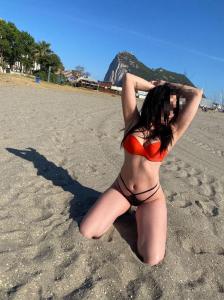 613855673: Chica busca chico en Cádiz