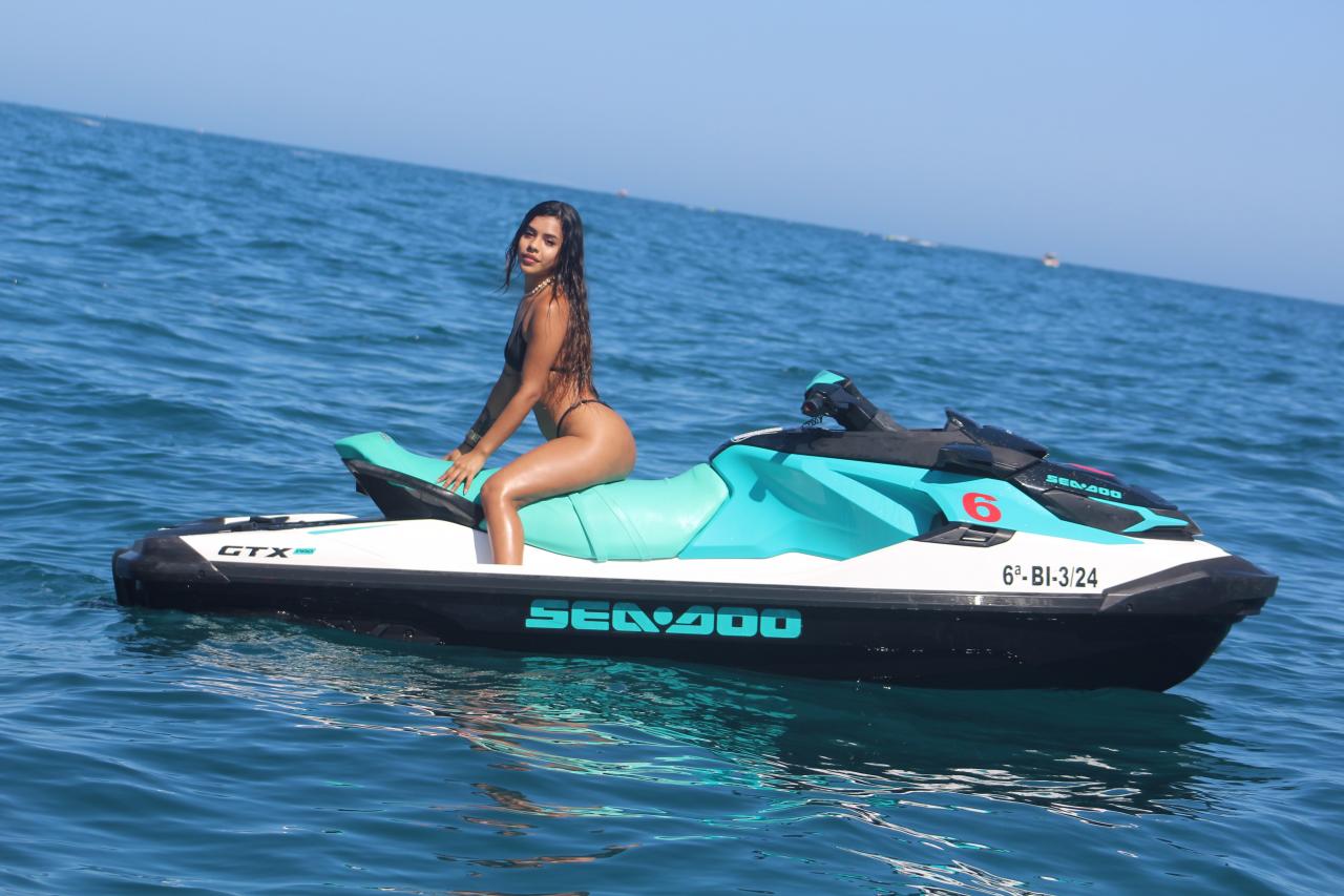 614855810: Chica busca chico en Ibiza