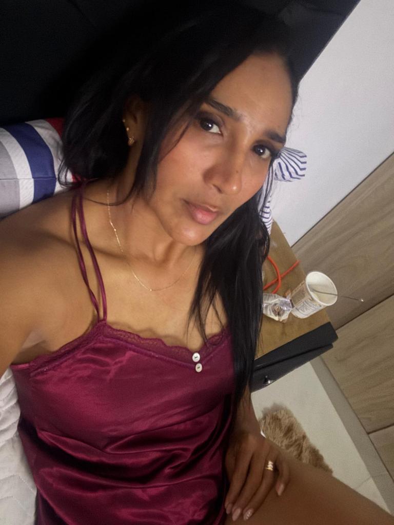 743027821: Chica busca chico en Sevilla