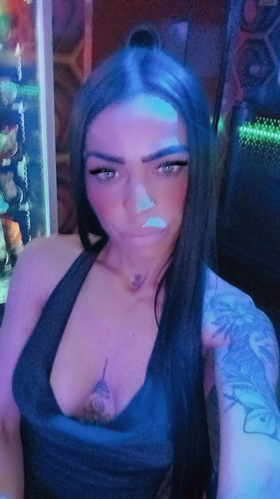 631898430: Chica busca chico en Almería