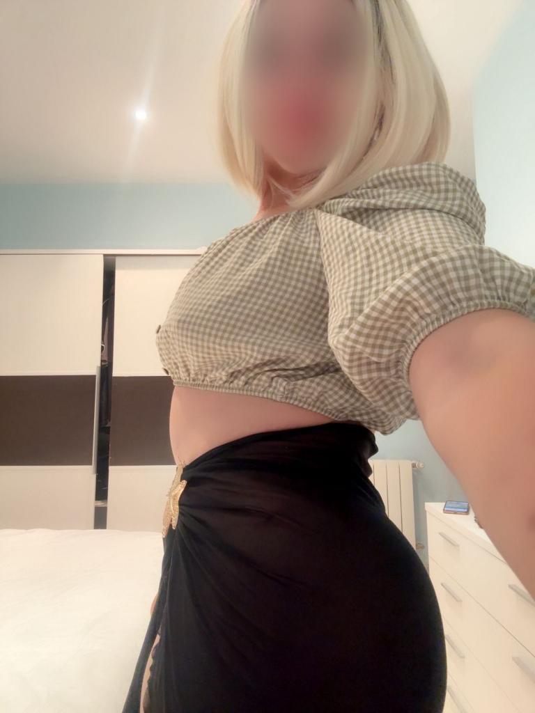 Chica busca chico en Almería: 