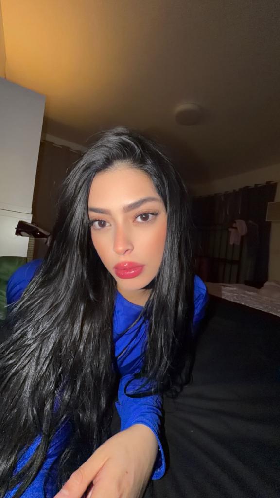 663053622: Chica busca chico en Barcelona