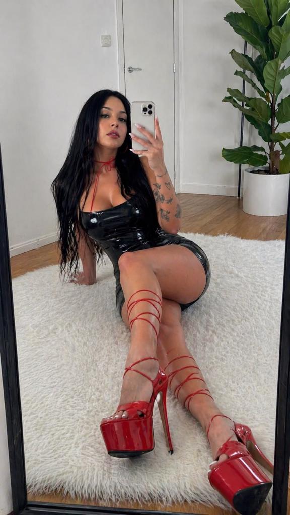 Chica busca chico en Granada: 