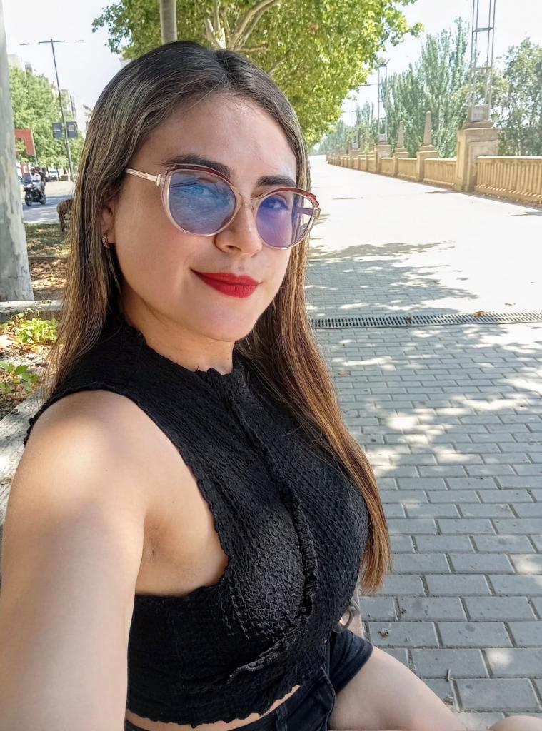 642647151: Chica busca chico en Barcelona