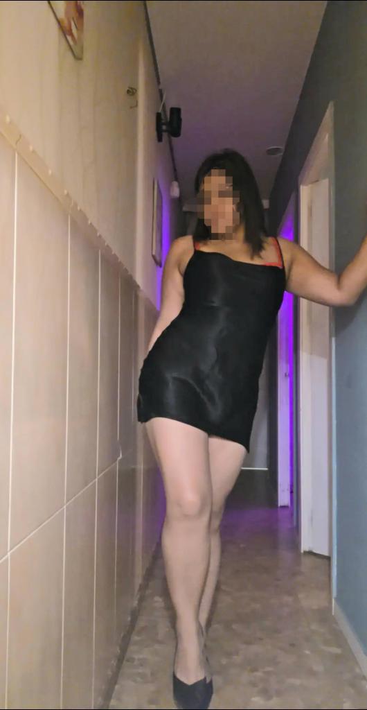 617942348: Chica busca chico en Barcelona
