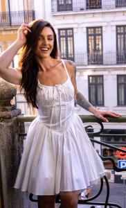 663089534: Chica busca chico en Sevilla