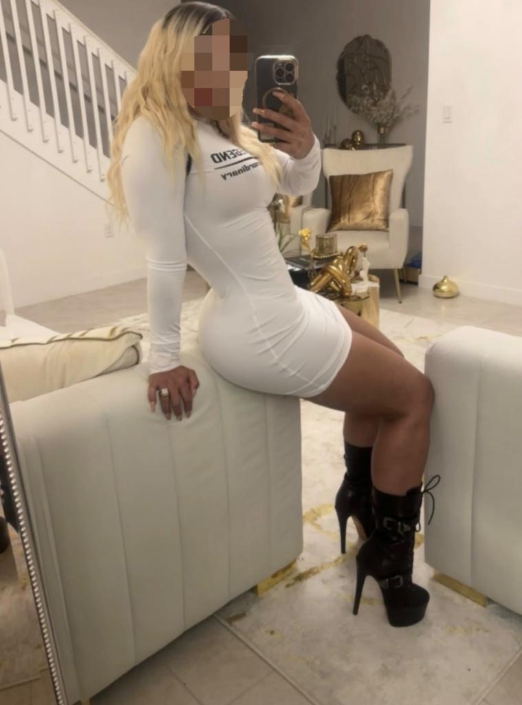 Chica busca chico en Cádiz: 