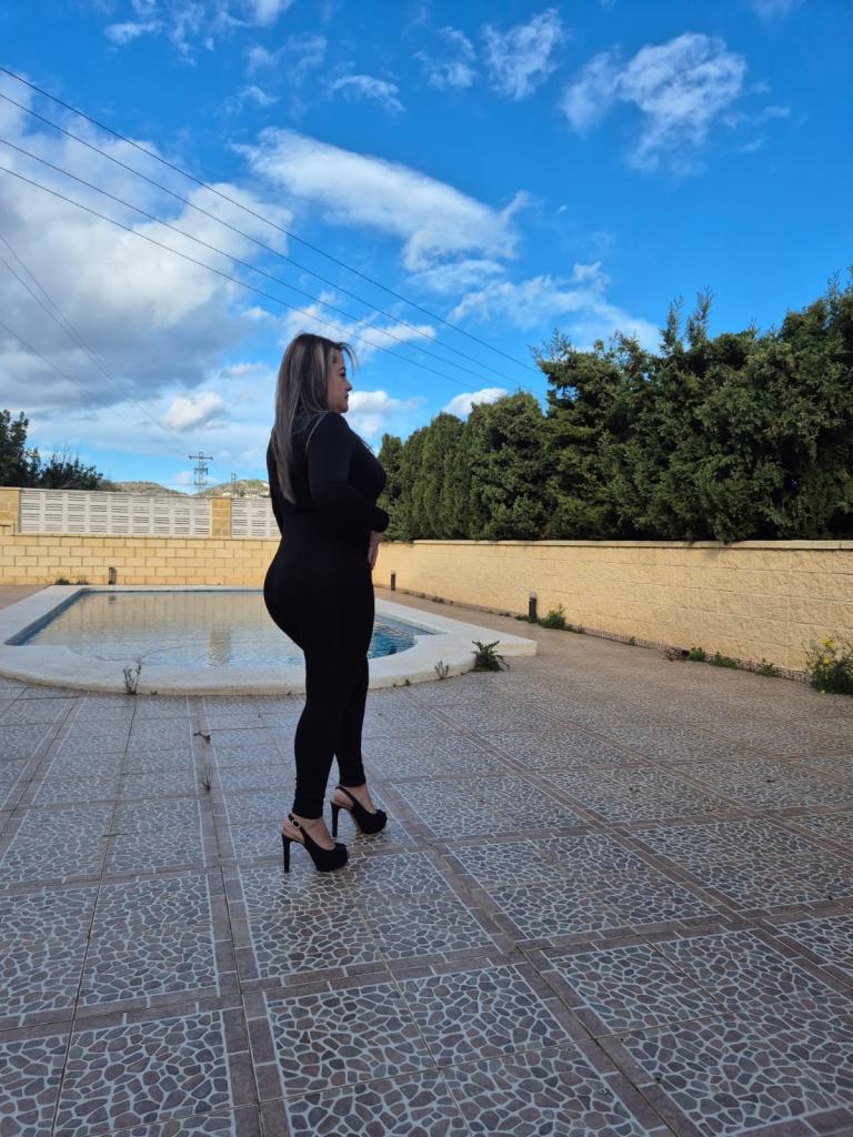 745026090: Chica busca chico en Málaga