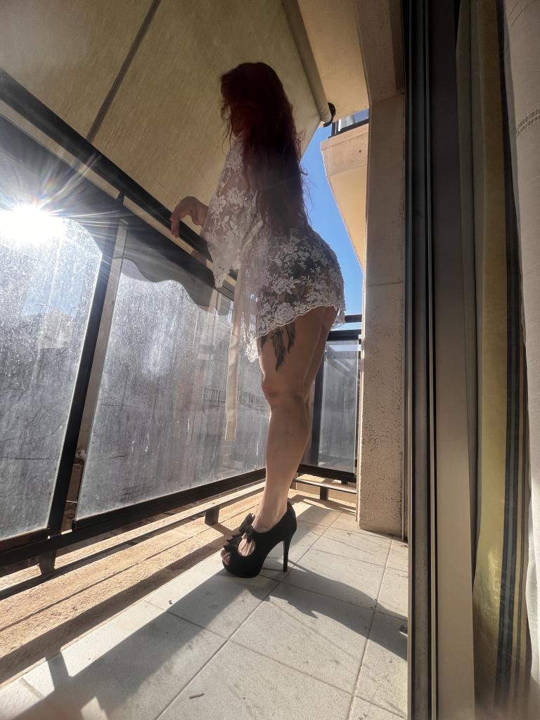 Chica busca chico en Alicante: Chica busca chico