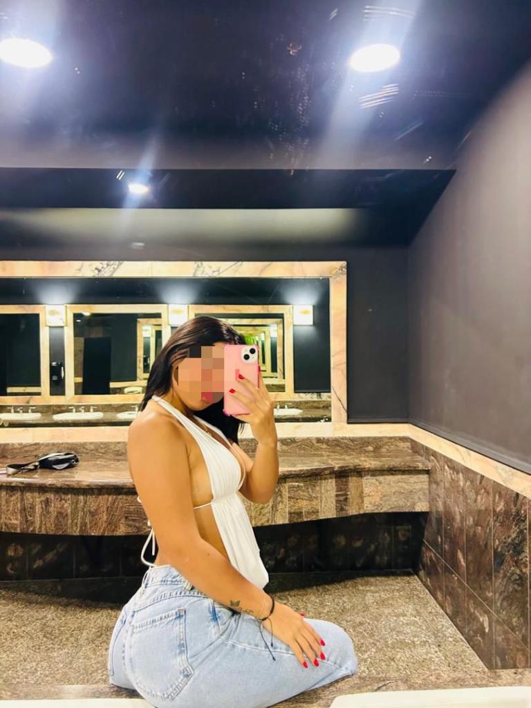 633381351: Chica busca chico en Sevilla