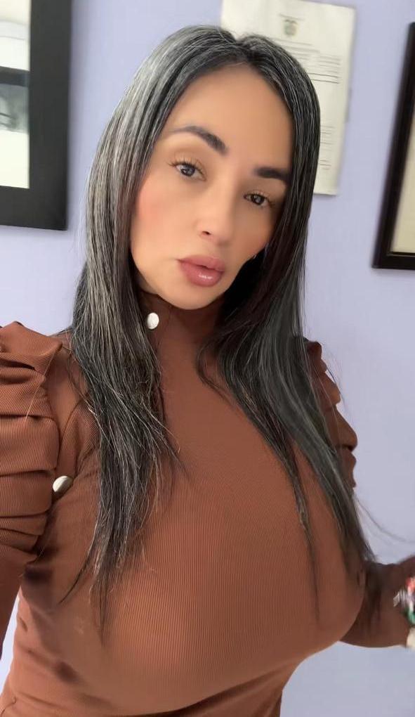604390313: Chica busca chico en Valencia