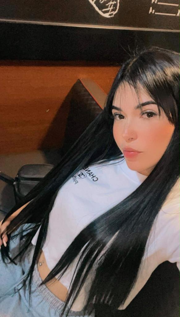 613818976: Chica busca chico en Málaga