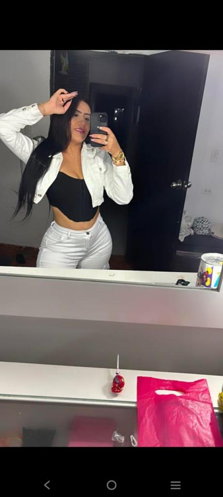 687658076: Chica busca chico en Sevilla
