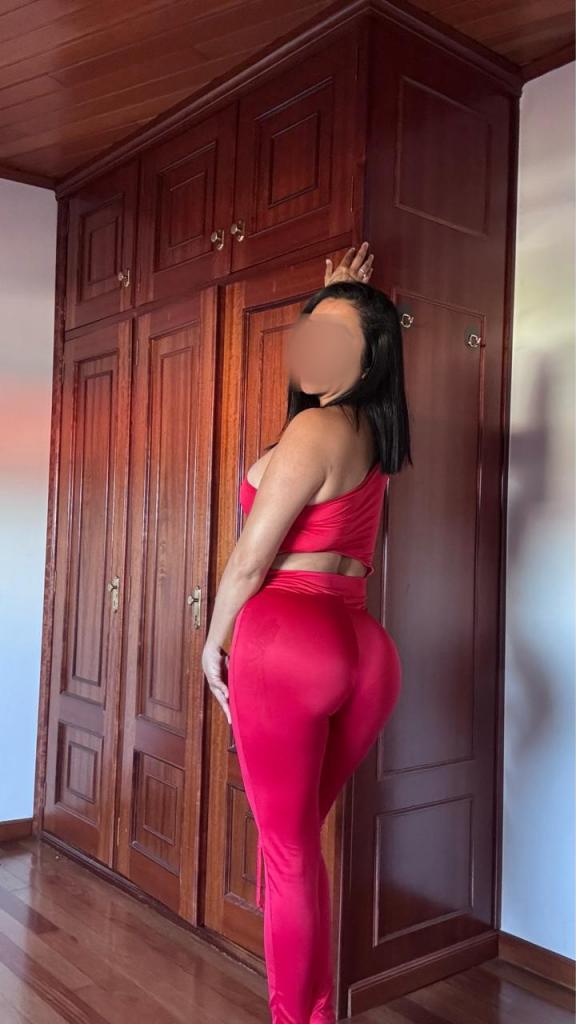605278147: Chica busca chico en La Coruña