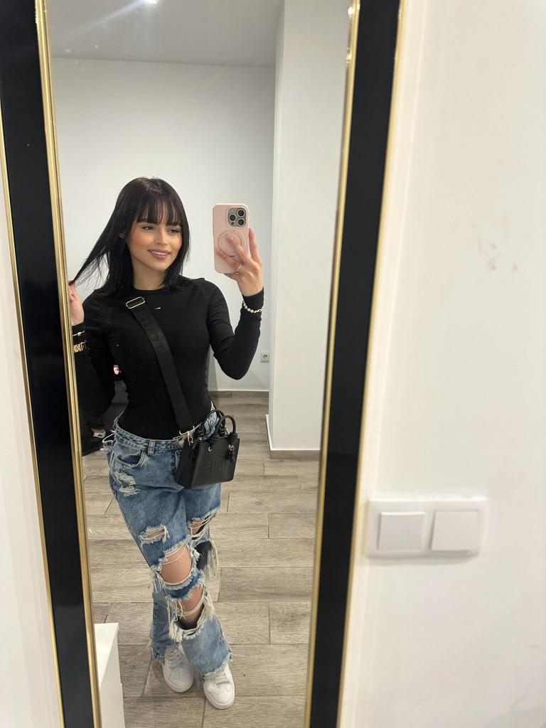 647982133: Chica busca chico en Valencia