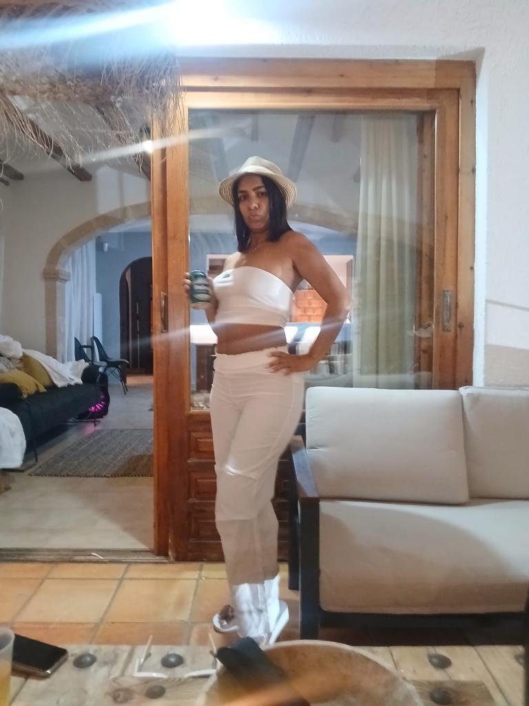 614881102: Chica busca chico en Murcia