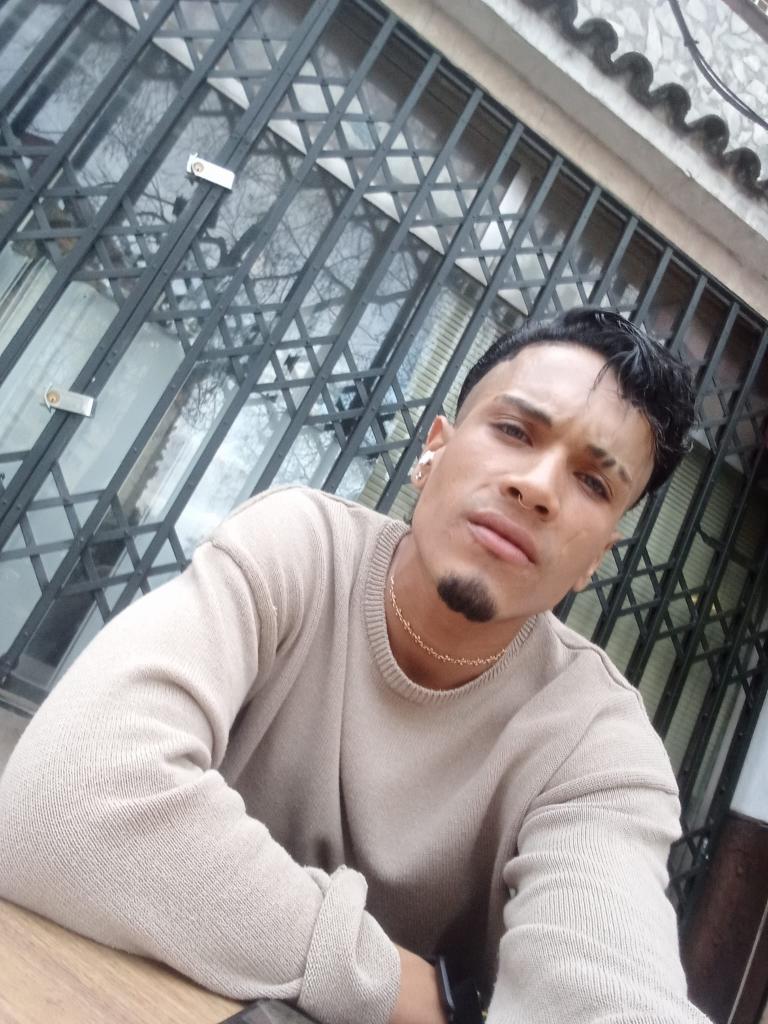 643583189: Chico busca chica en Sevilla