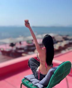 697389321: Chica busca chico en Cádiz
