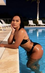 613392225: Chica busca chico en Barcelona
