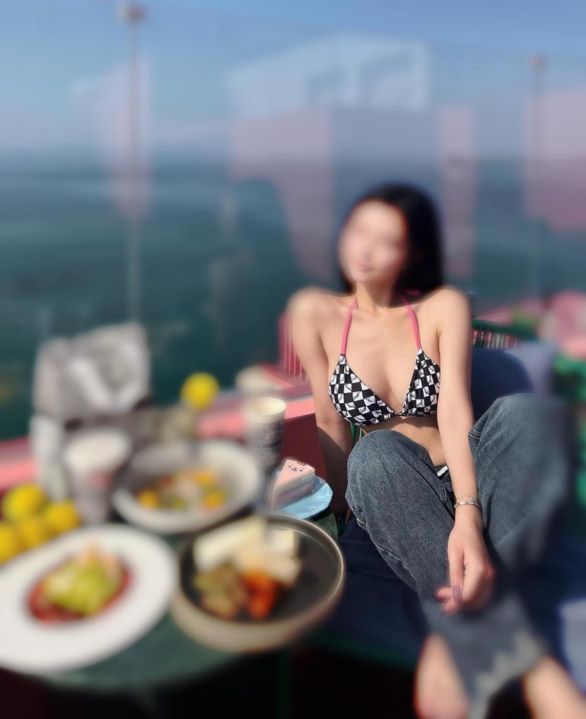 697389321: Chica busca chico en Cádiz