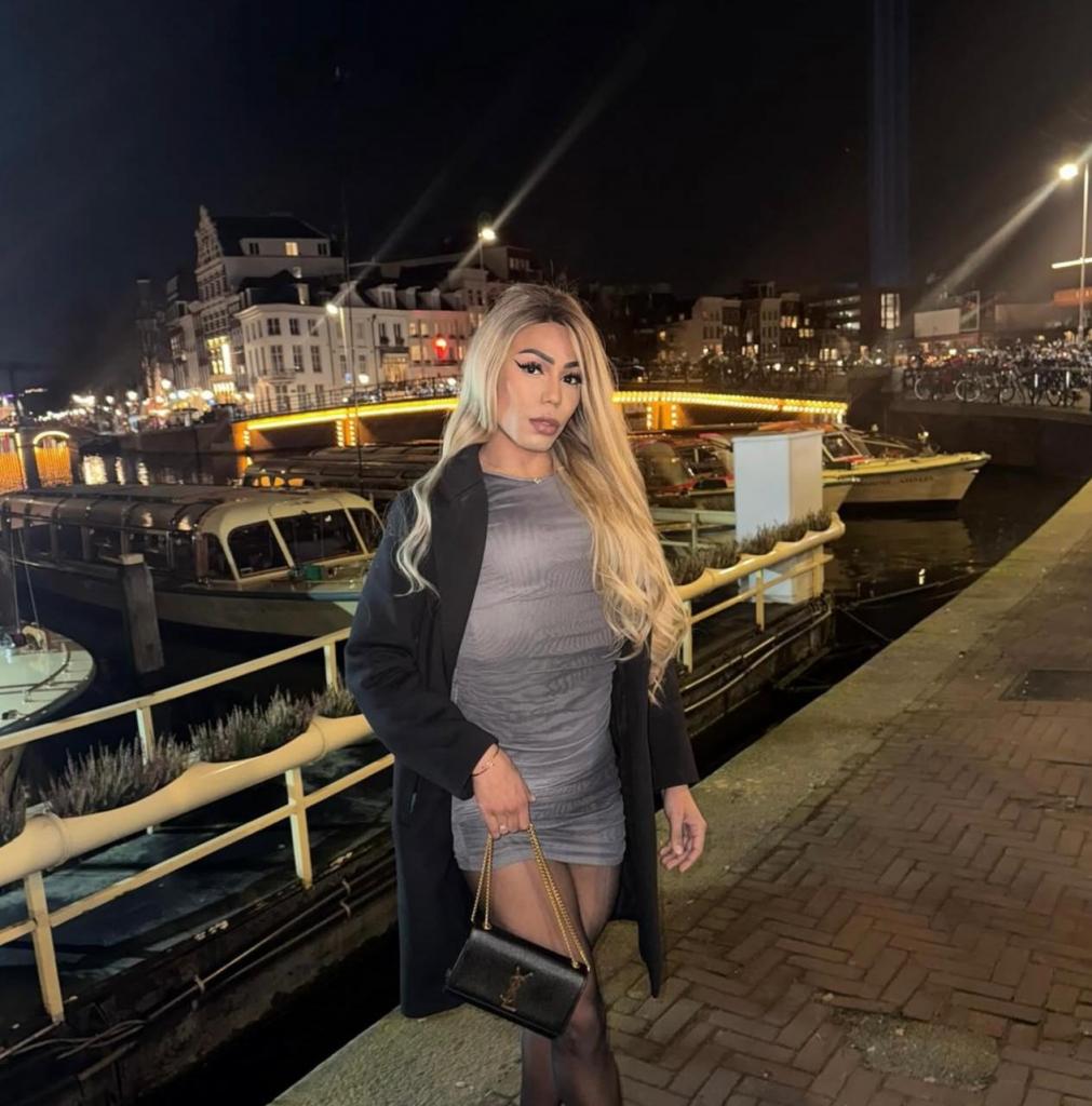 632944561: Transexual en La Coruña