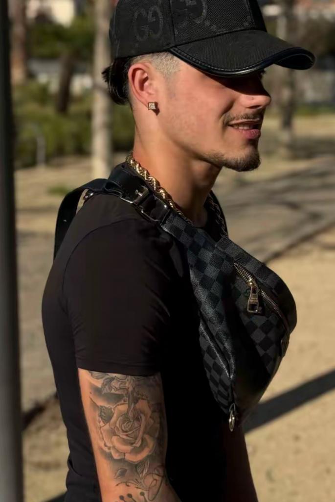 Chico busca chica en Almería: 