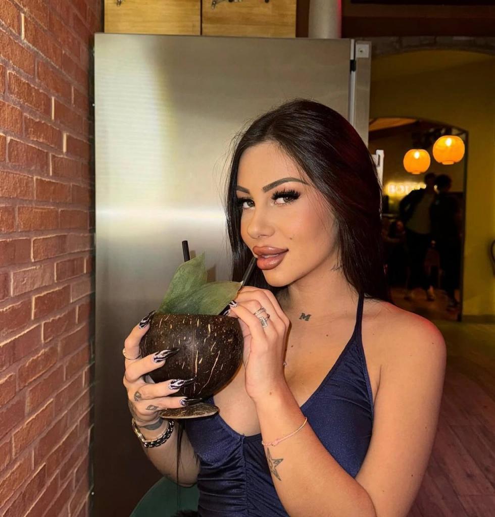 689881288: Chica busca chico en Madrid