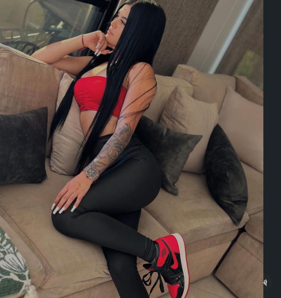 Chica busca chico en Ibiza: 