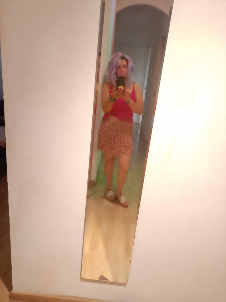 610739471: Chica busca chico en Barcelona