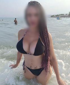 607806188: Chica busca chico en Barcelona