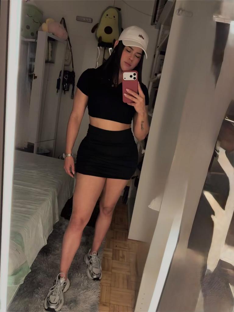 667478355: Chica busca chico en Madrid