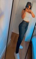 637738373: Chica busca chico en Gerona