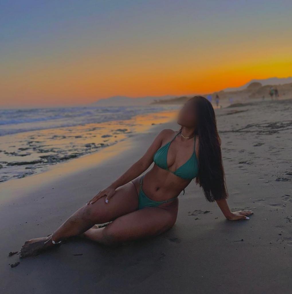 663311515: Chica busca chico en Málaga