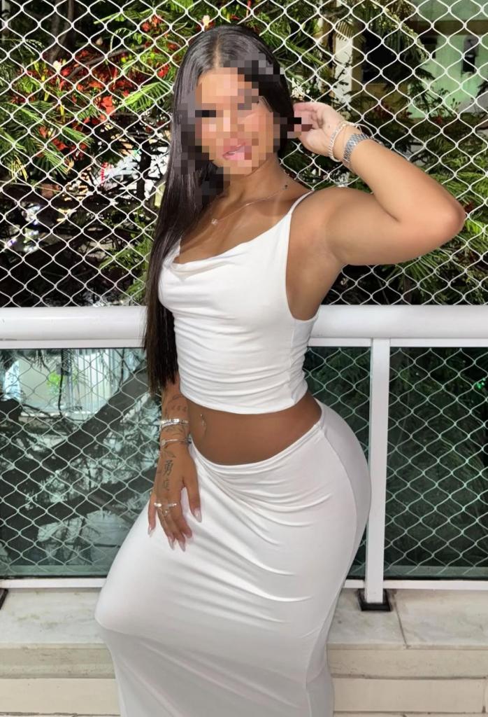 672828541: Chica busca chico en Madrid