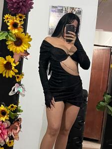631889479: Chica busca chico en Barcelona