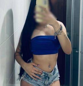 613956757: Chica busca chico en Barcelona