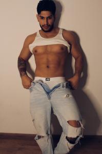 643852366: Chico busca chica en Sevilla