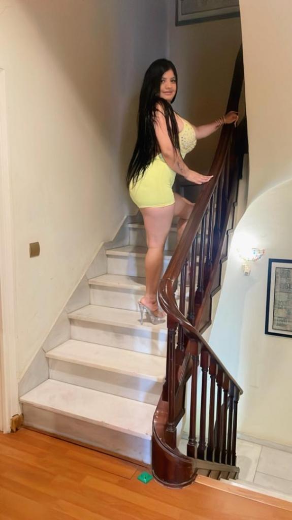 664246027: Chica busca chico en Sevilla