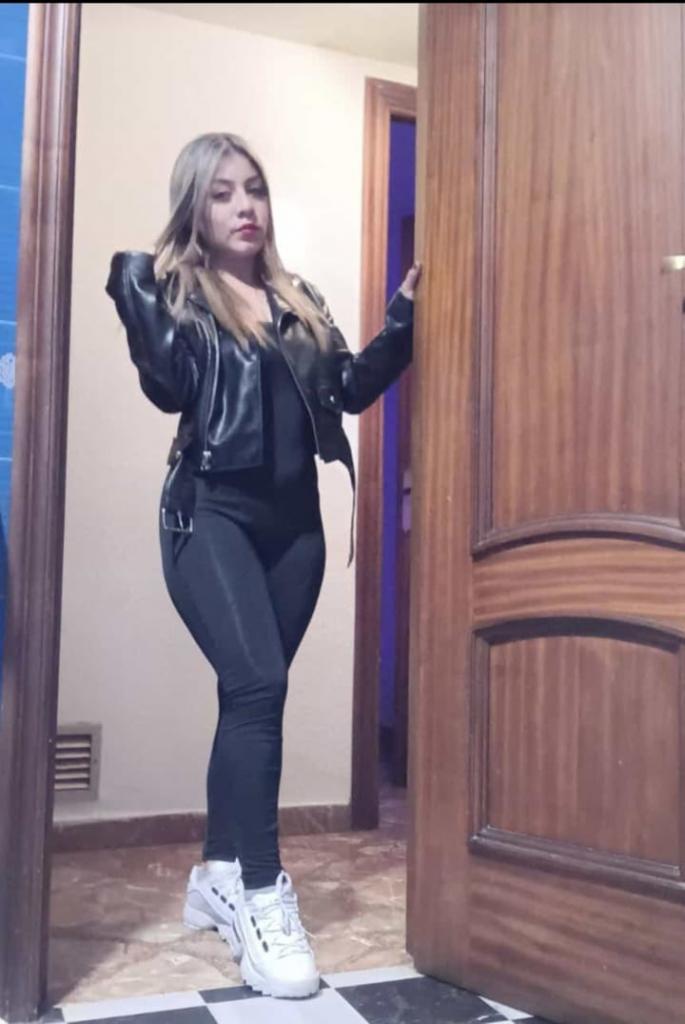 613886017: Chica busca chico en Granada