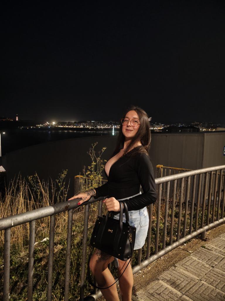 686639910: Transexual en La Coruña