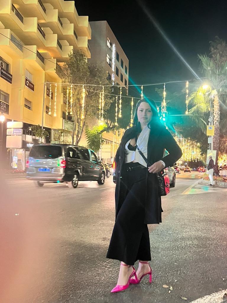 697624169: Chica busca chico en Málaga